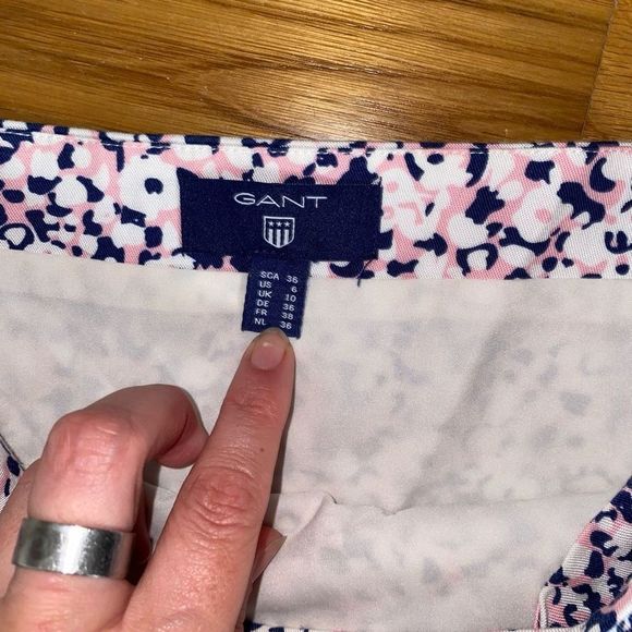 Gant Stretch Broadcloth Ditzy Flower Navy and Pink Wrap Skirt Size 6, MSRP $185 - Picture 5 of 16